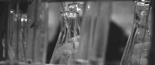 Chemistry_Set_Alejandro_Hernandez_Flickr
